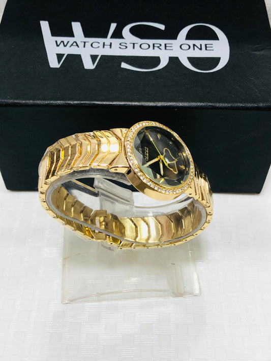 Gucci women watch Gold black