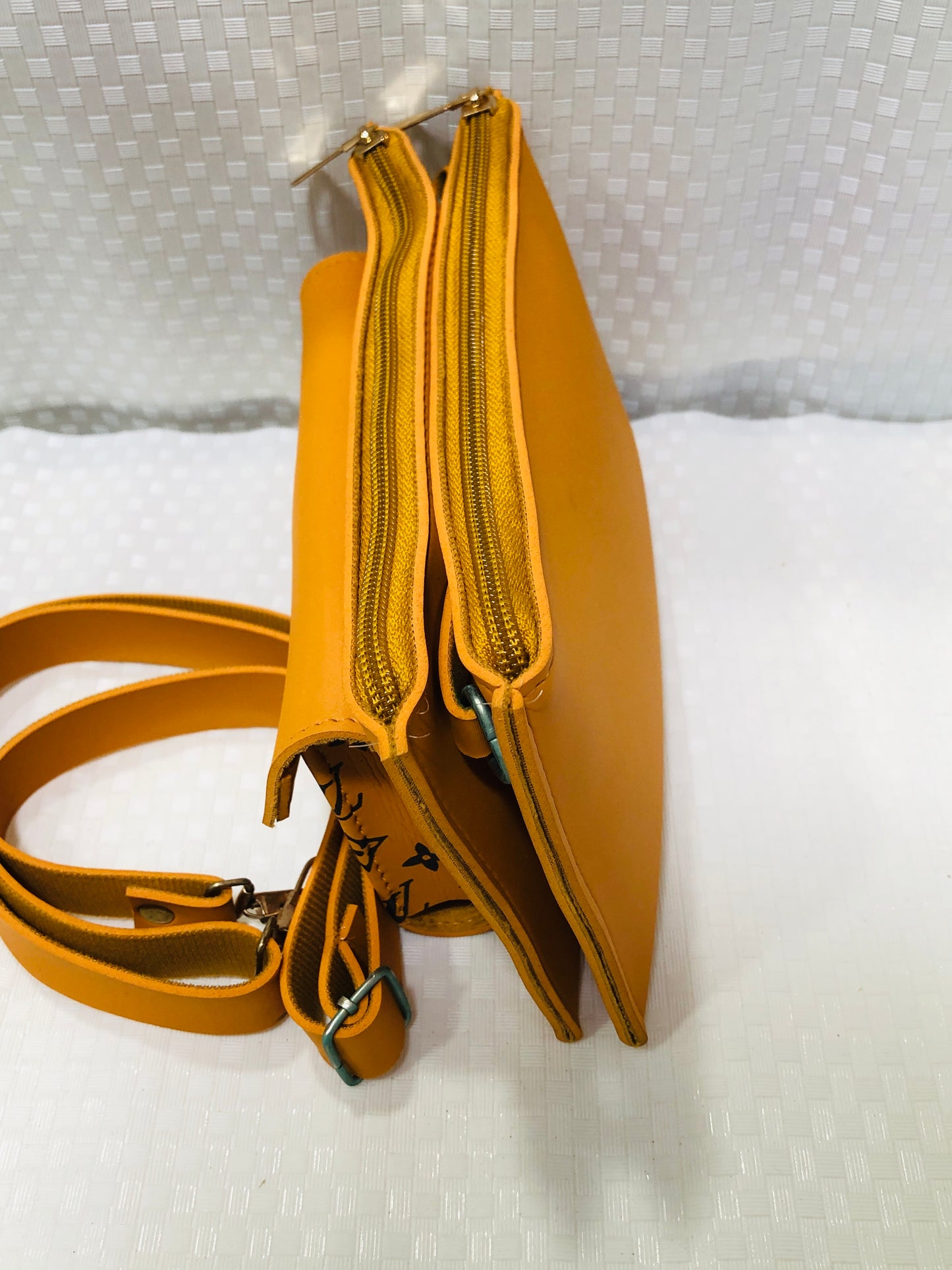 LV Hande pouches Mustard
