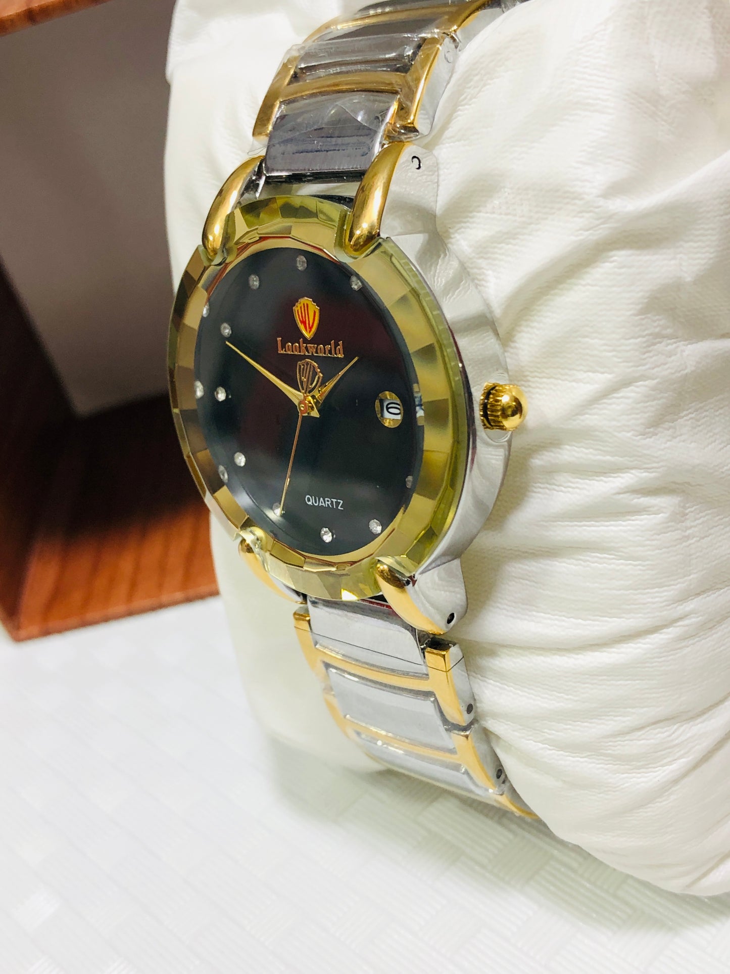 DIAMOND GLASS WATCH ORIGNAL