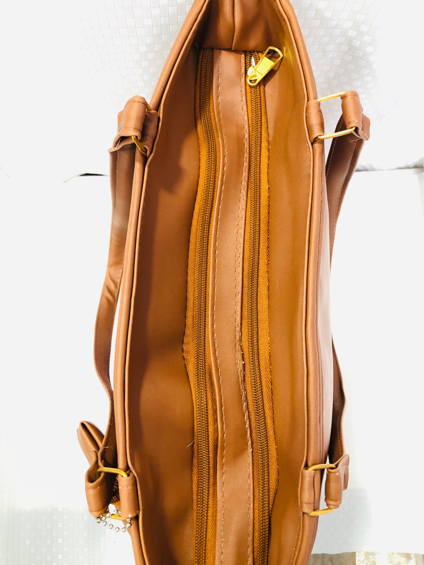 Womens Shoulder Bag with Artist Design >Brown