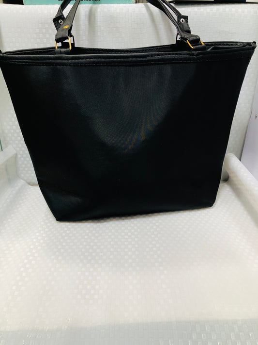 Womens Shoulder Bag with Artist Design >Black