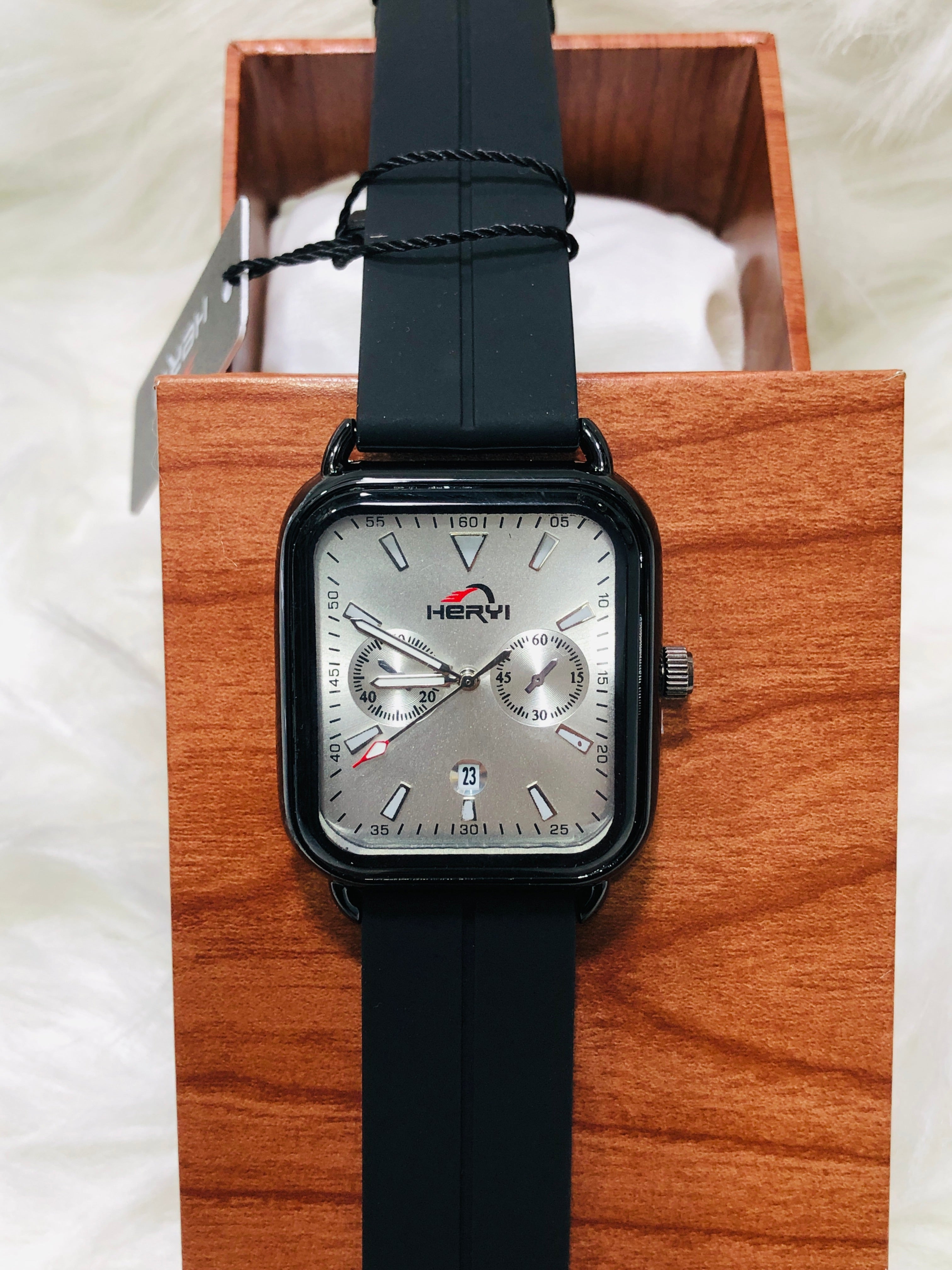 HERYI MAGNET STRAP WATCH