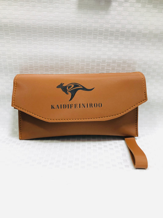 Women Hand Clutch >camel