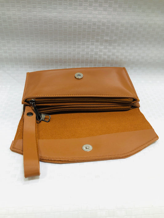 Women Hand Clutch >camel