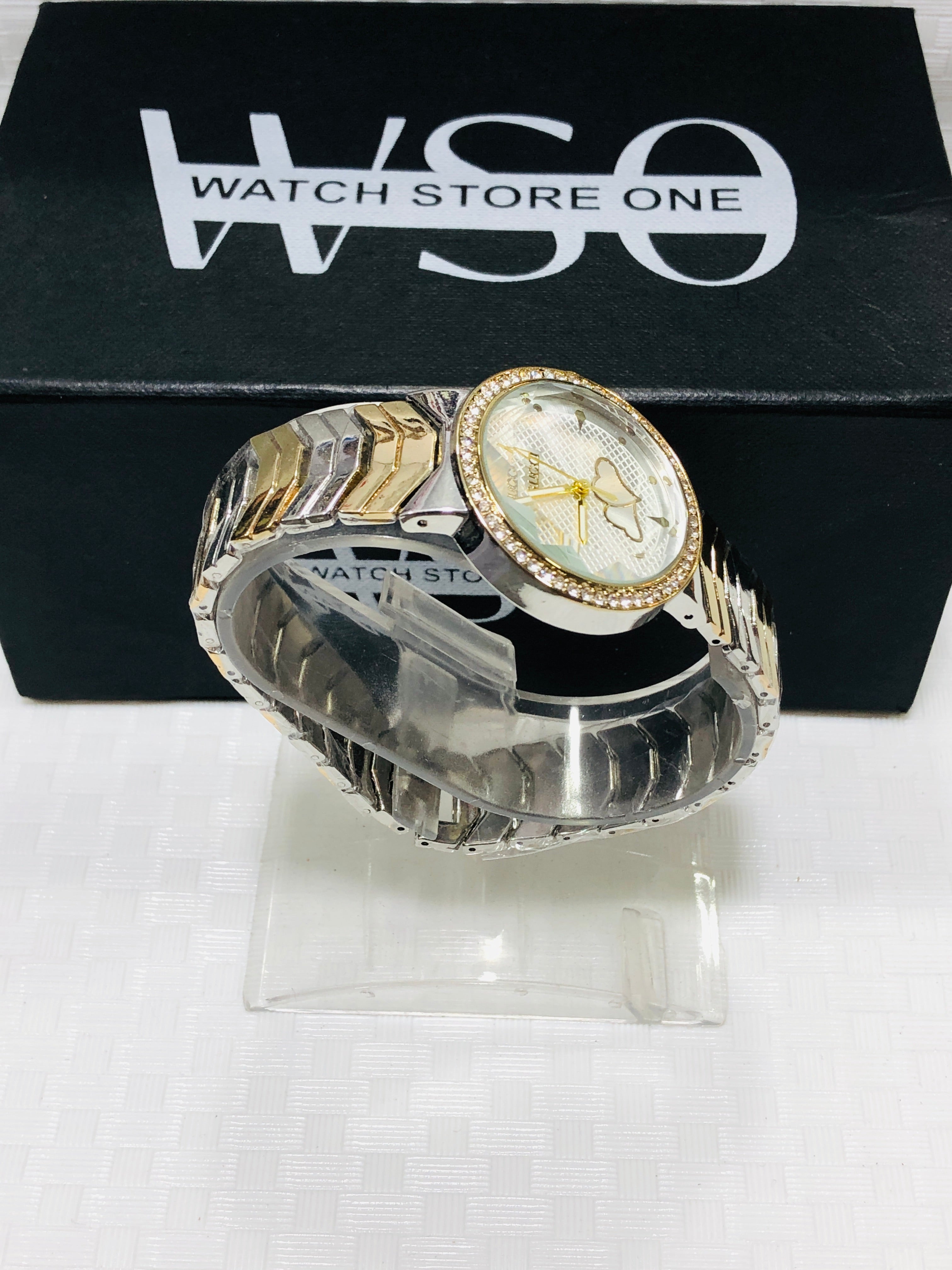 Gucci women totone white watch