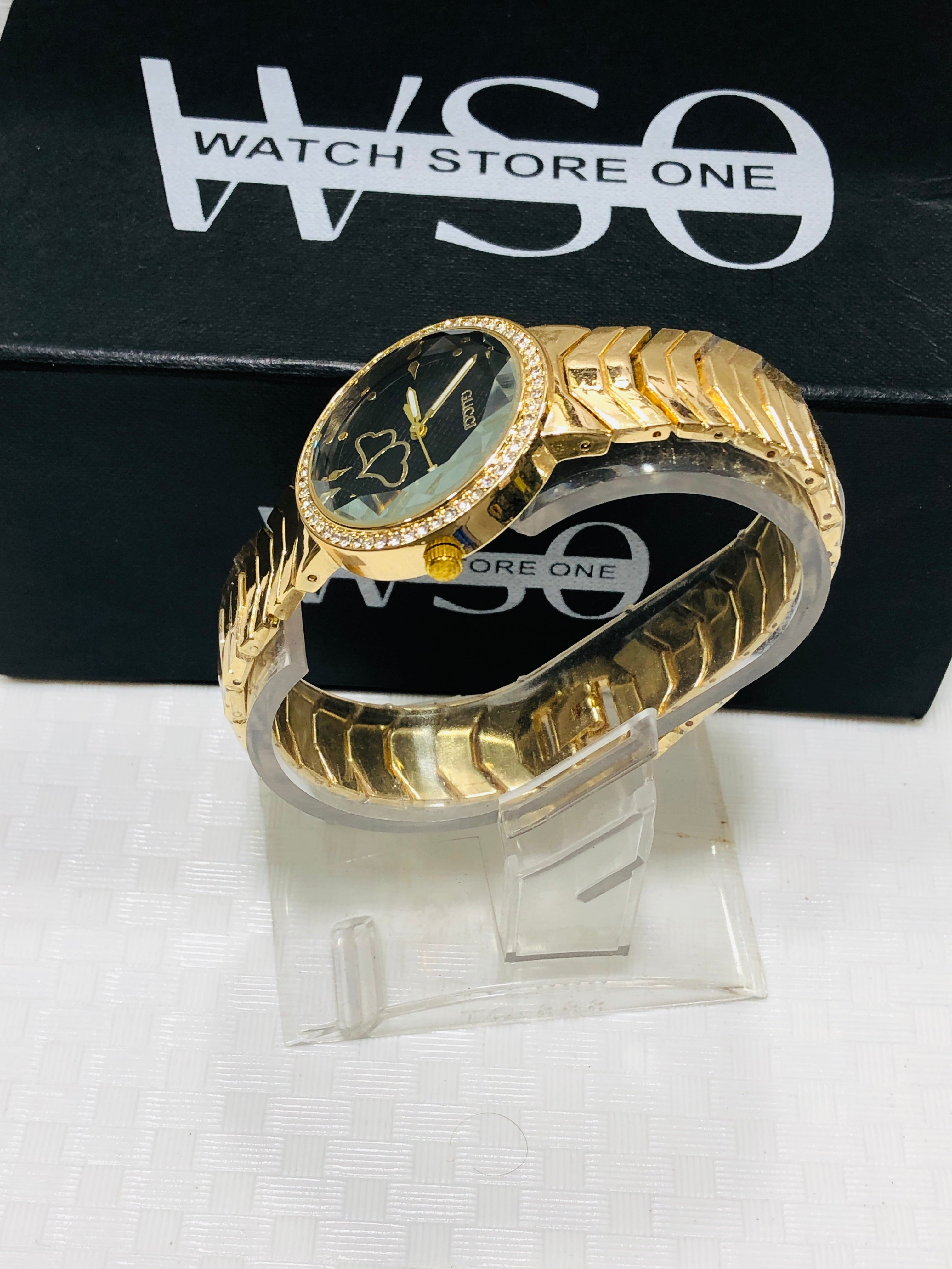 Gucci women watch Gold black