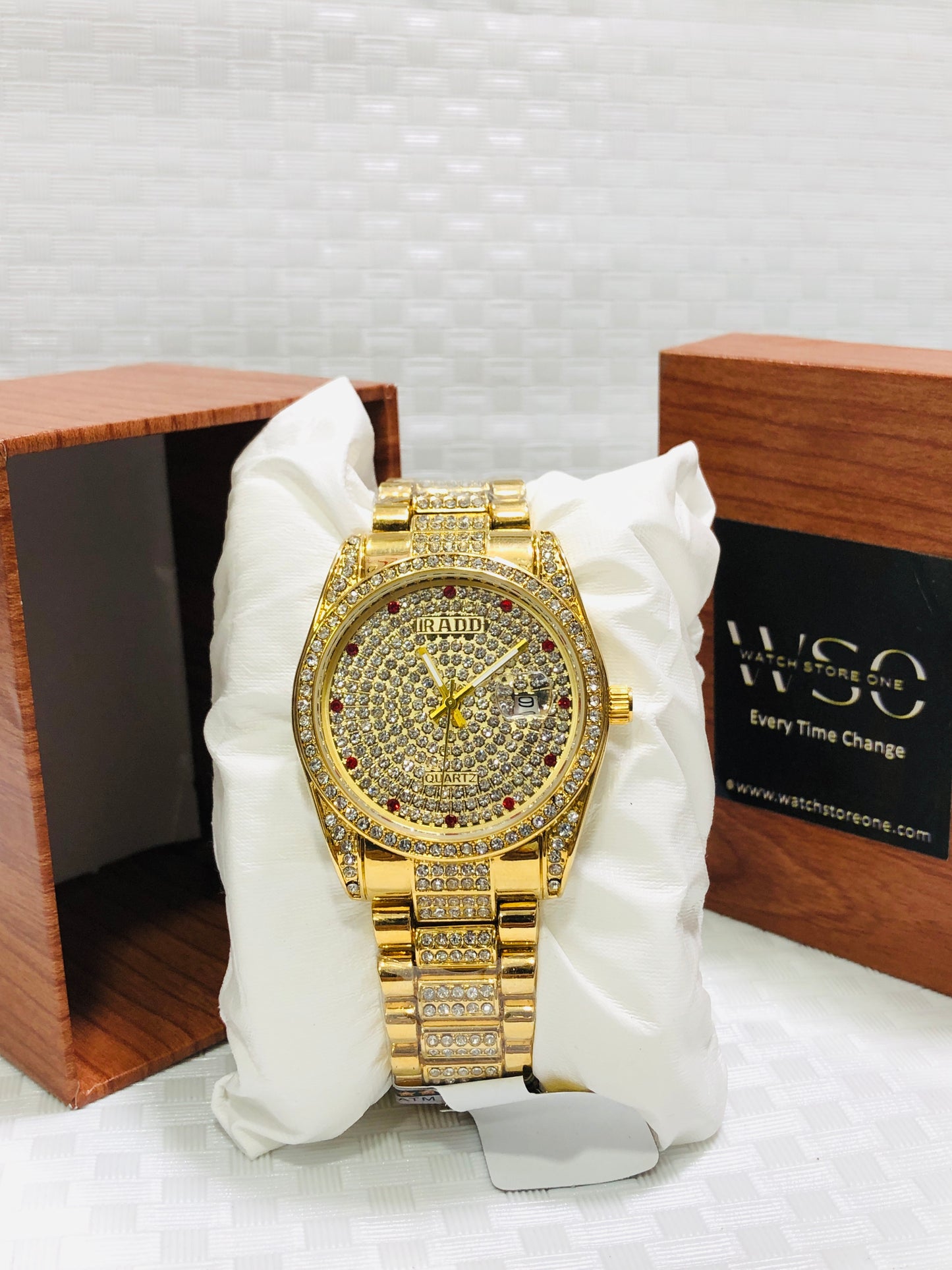 Luxury Tow Tone Iced-Out Men’s Wrist Watch – Fully Diamond-Styled Quartz Timepiece 💯% water proof