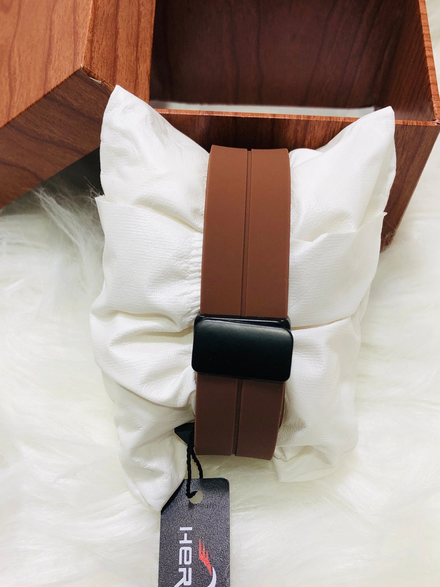 HERYI MAGNET STRAP WATCH