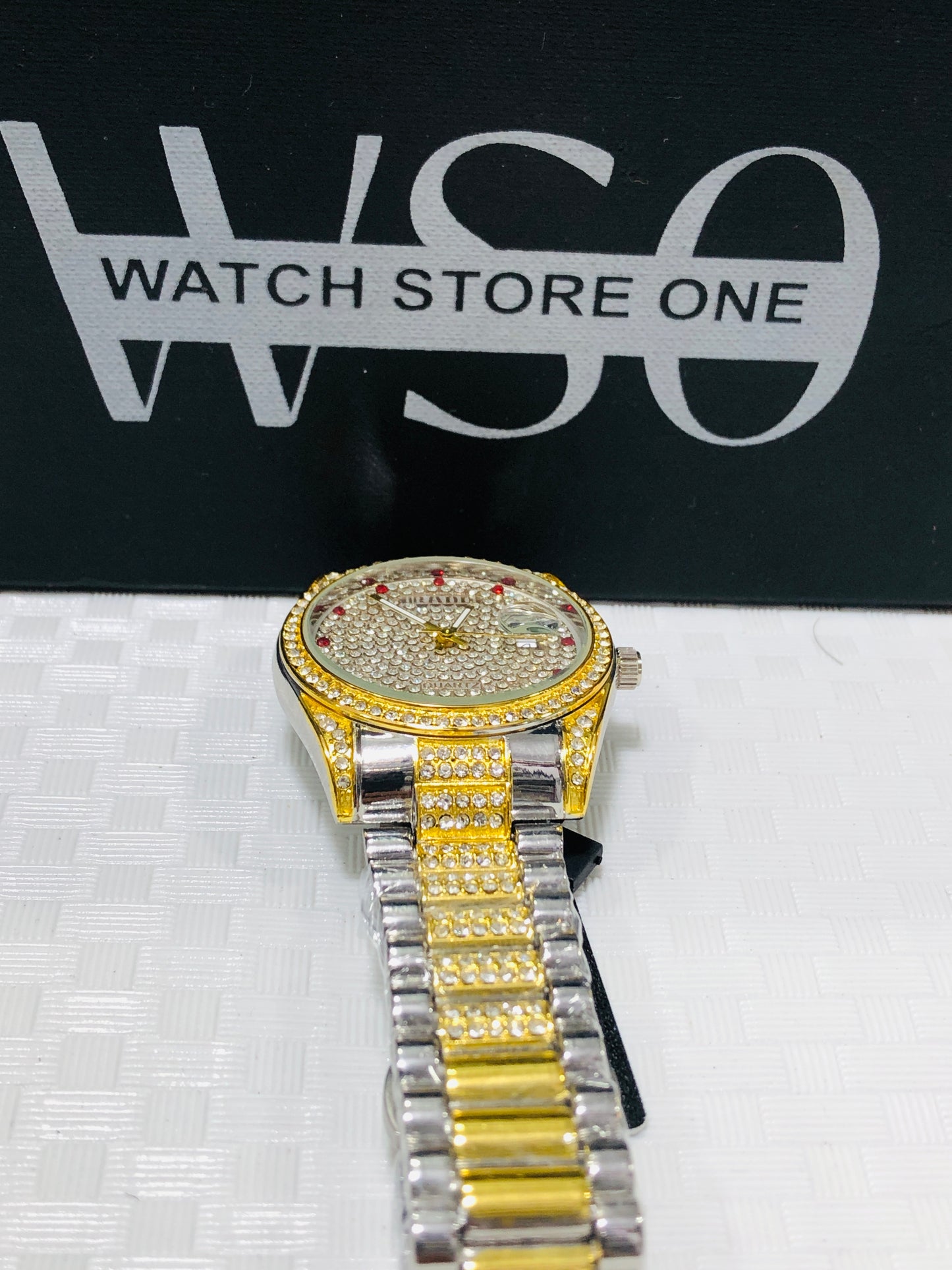 Luxury Tow Tone Iced-Out Men’s Wrist Watch – Fully Diamond-Styled Quartz Timepiece 💯% water proof