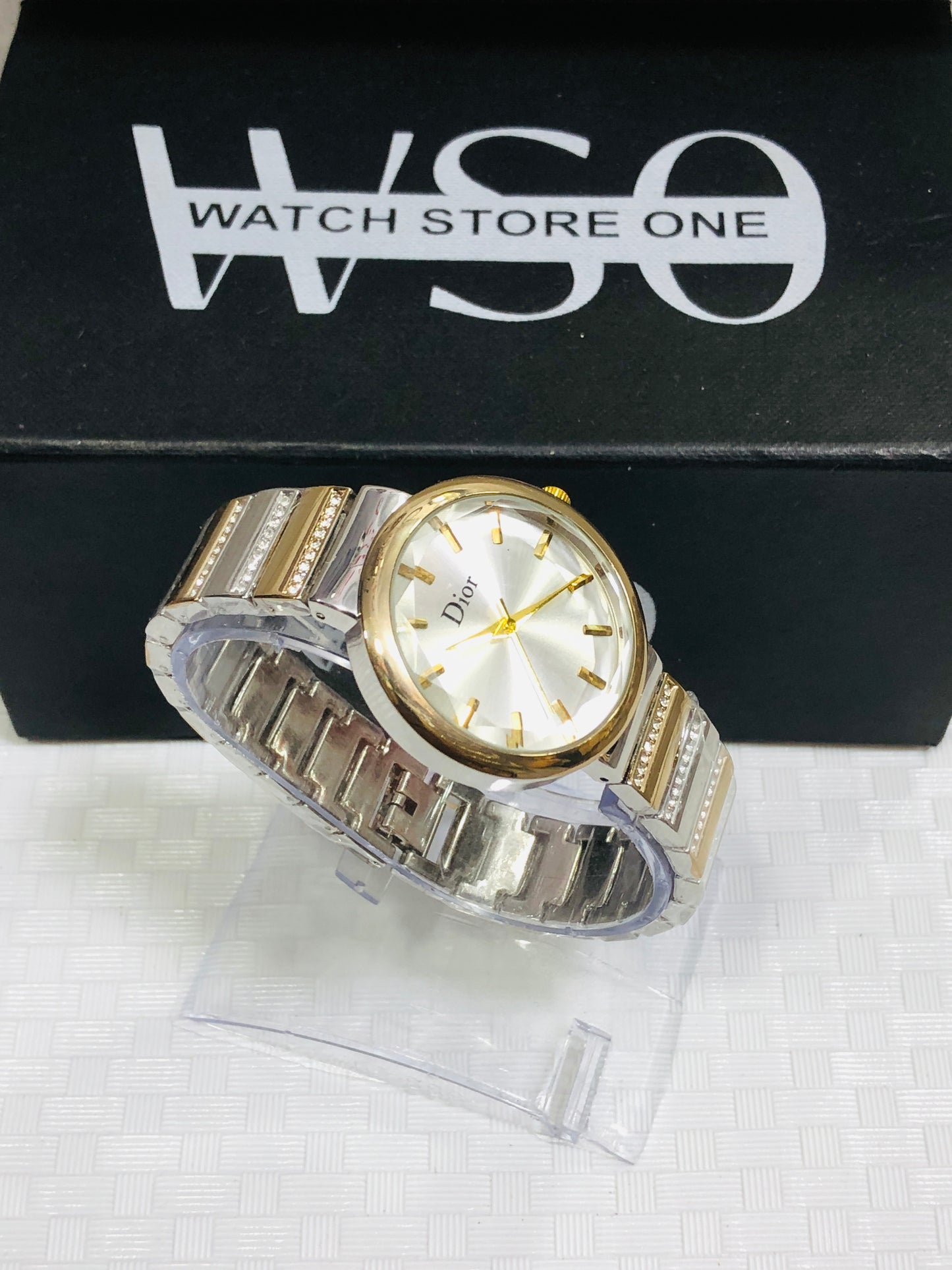 Dior Female watch tt gold white