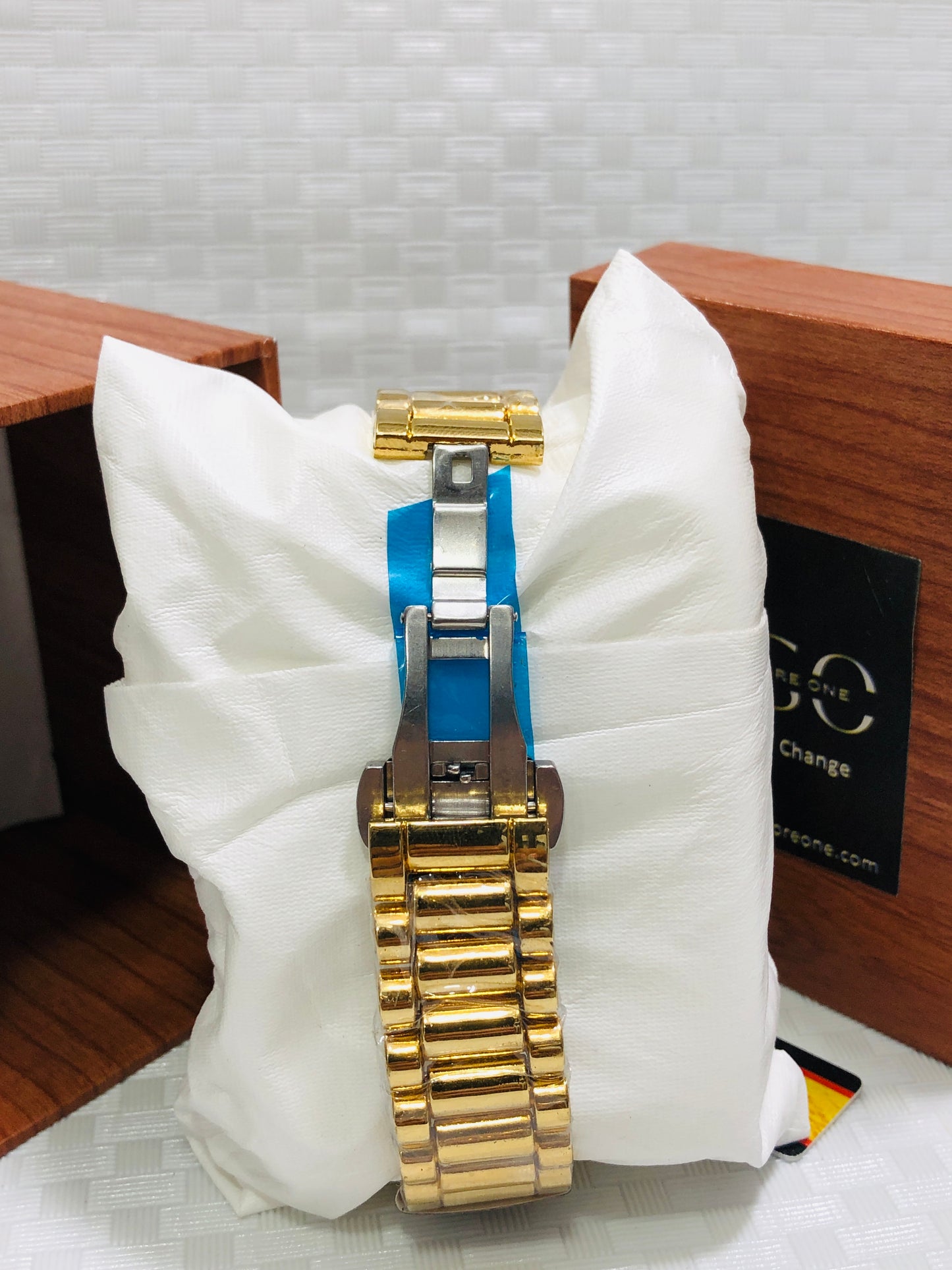 Luxury Tow Tone Iced-Out Men’s Wrist Watch – Fully Diamond-Styled Quartz Timepiece 💯% water proof