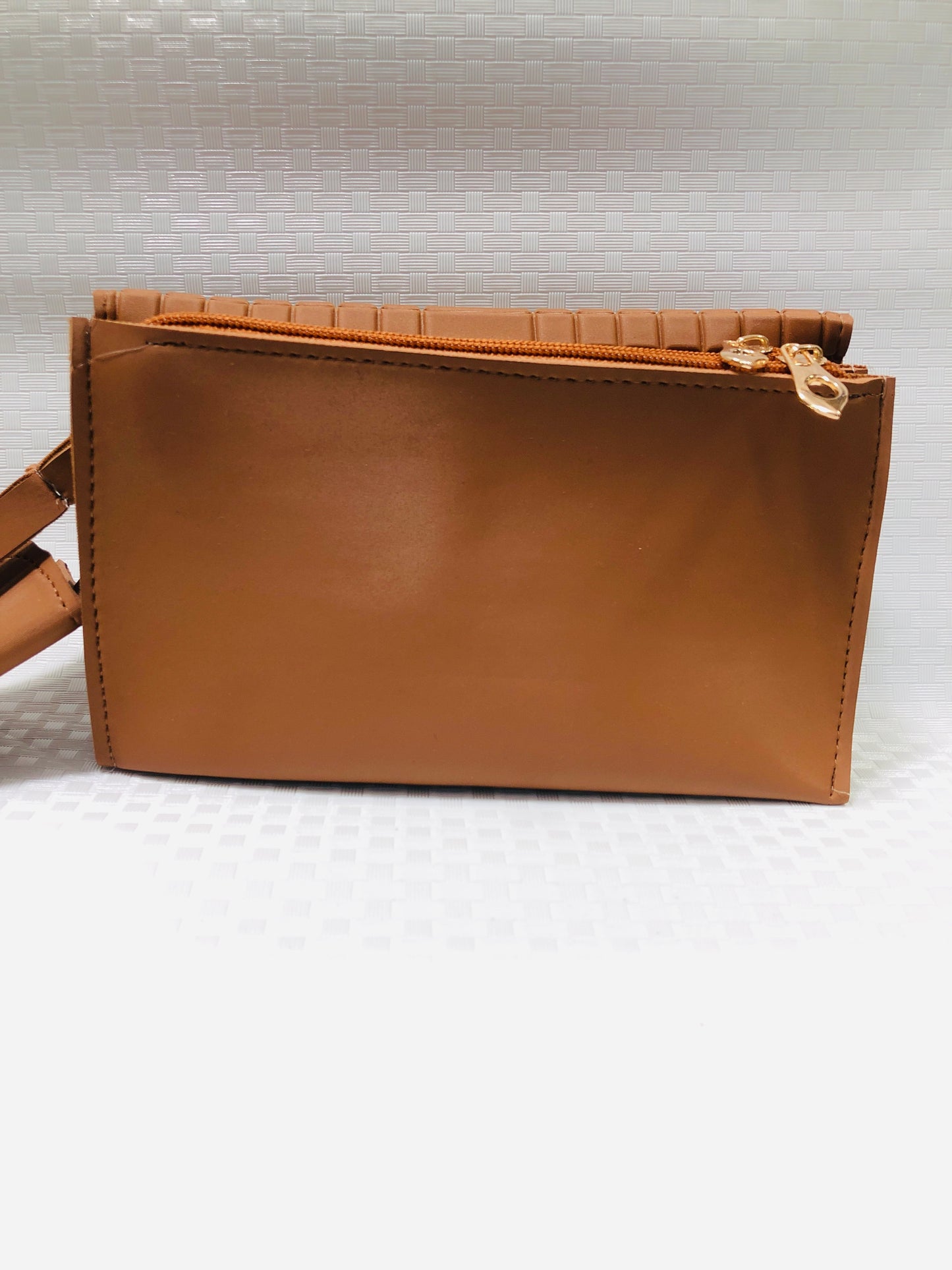 Chanel Hand Clutch > Camel