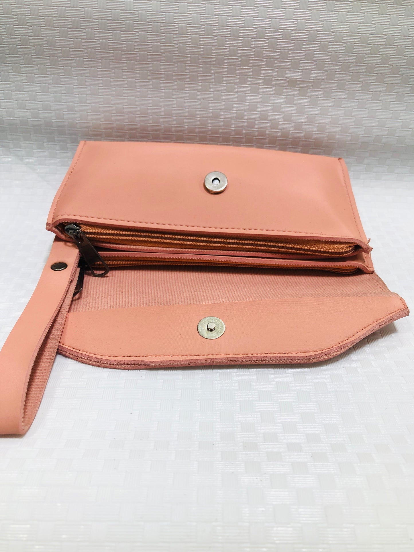 Women Hand clutch >pink