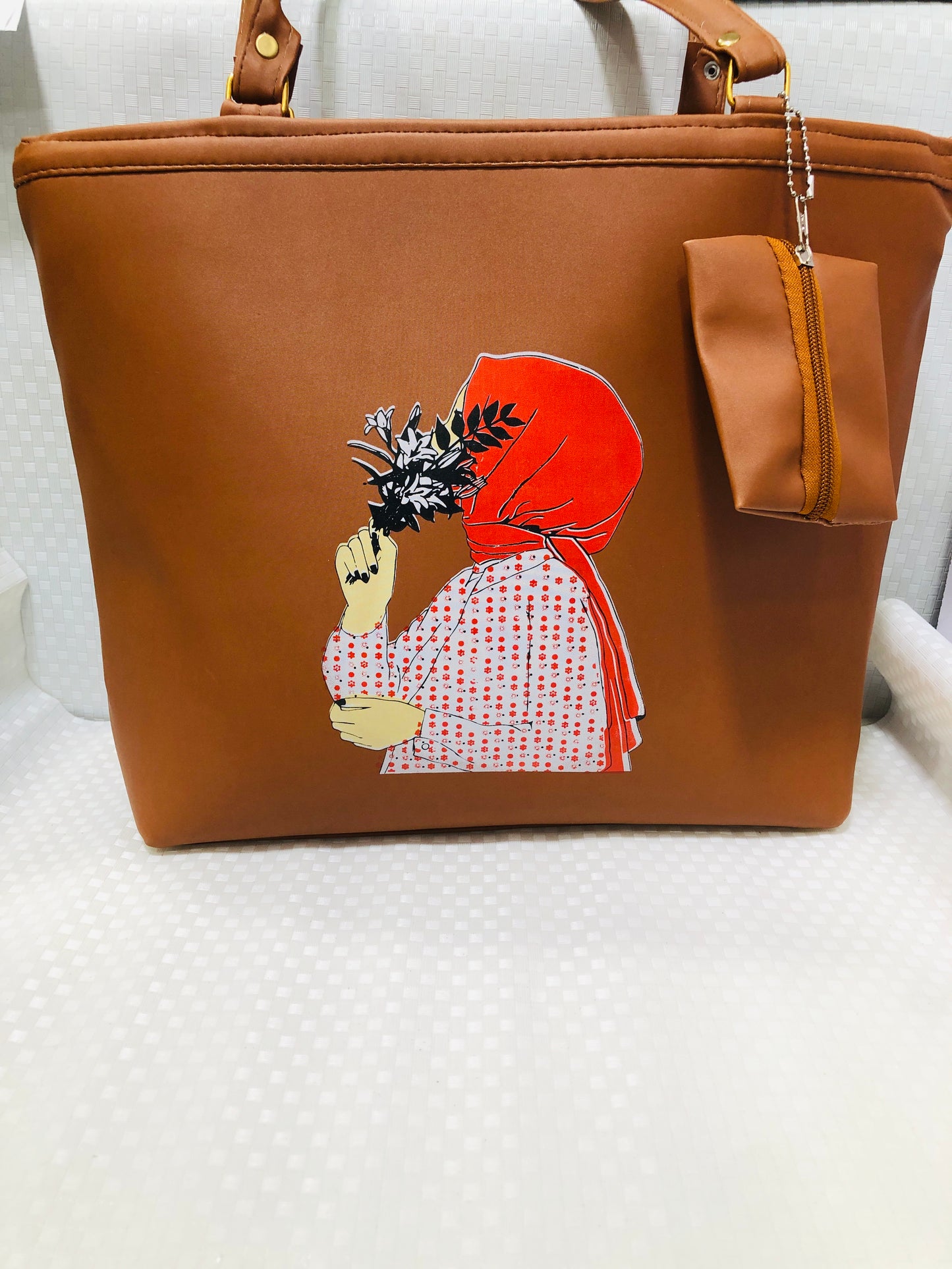 Womens Shoulder Bag with Artist Design >Brown