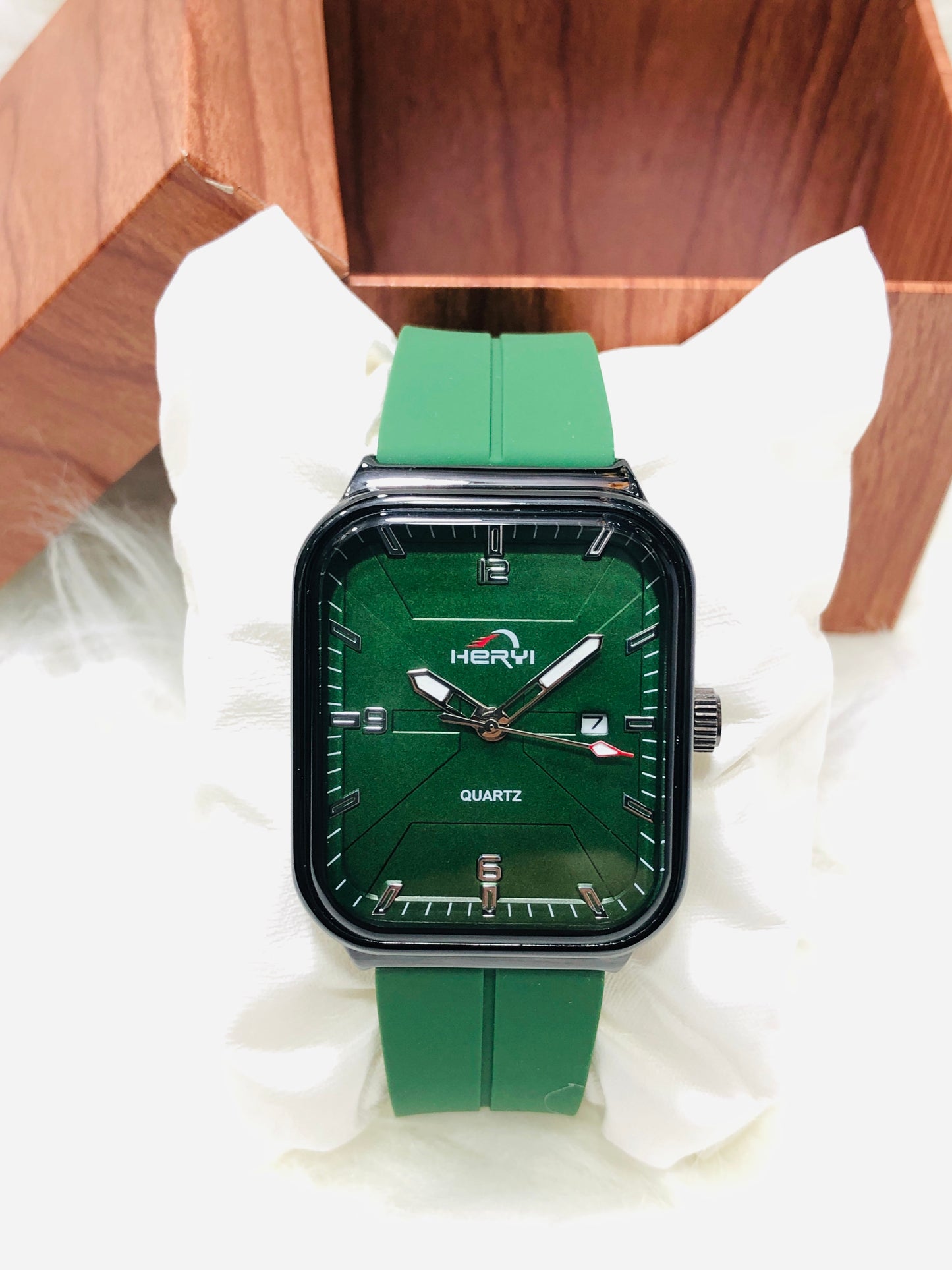 HERYI MAGNET STRAP WATCH