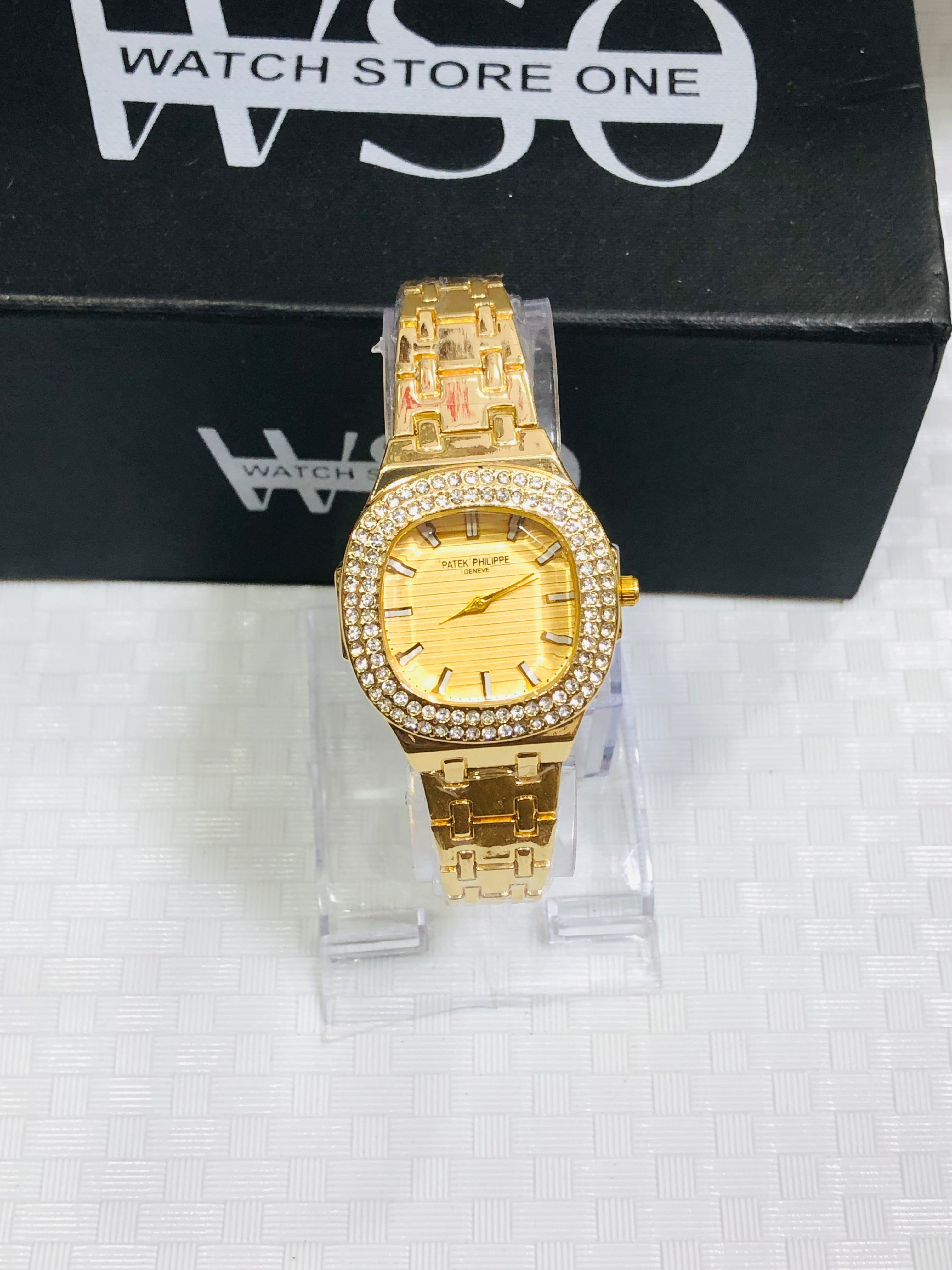 Petek philip female watch golden