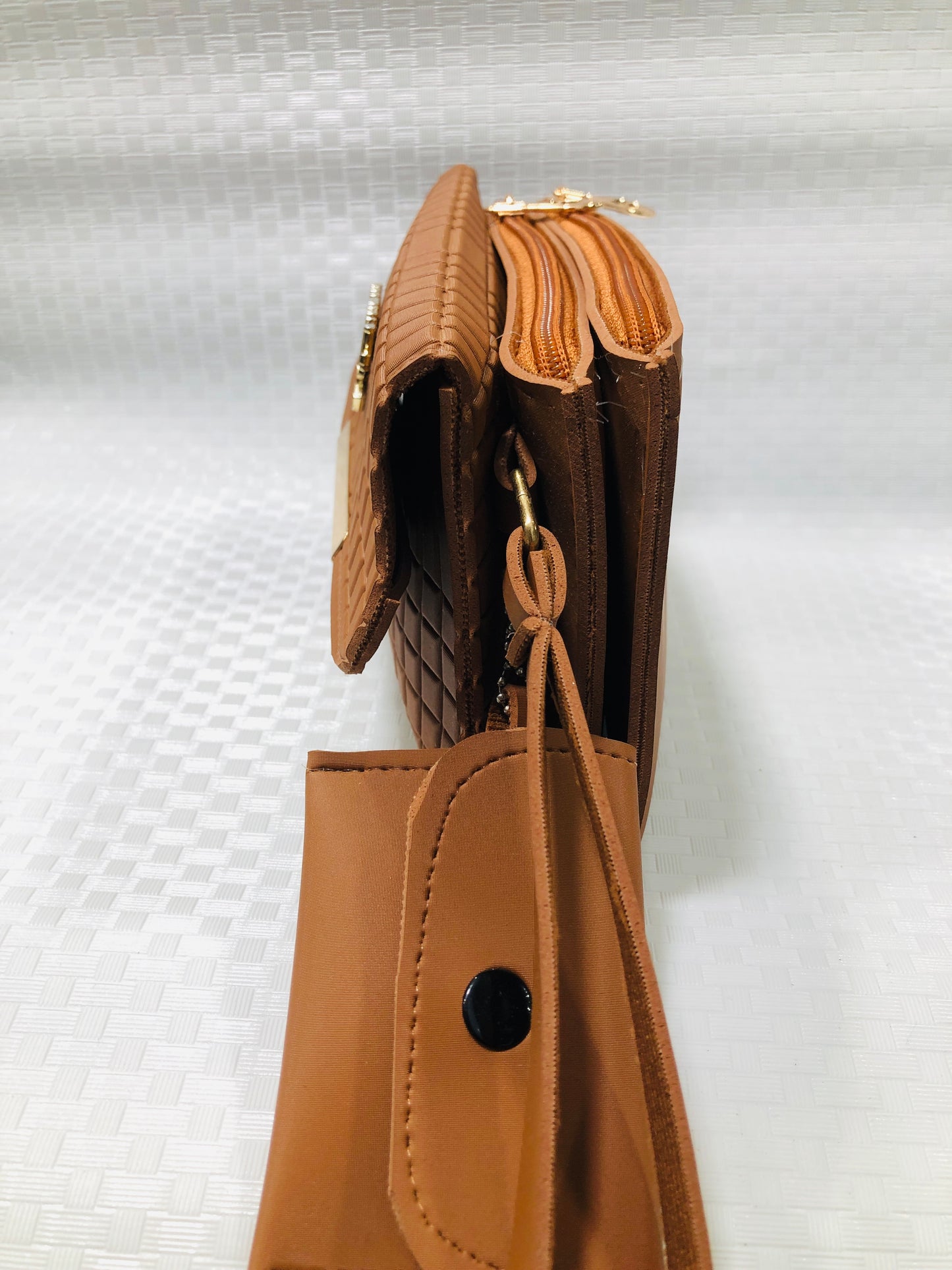 Chanel Hand Clutch > Camel