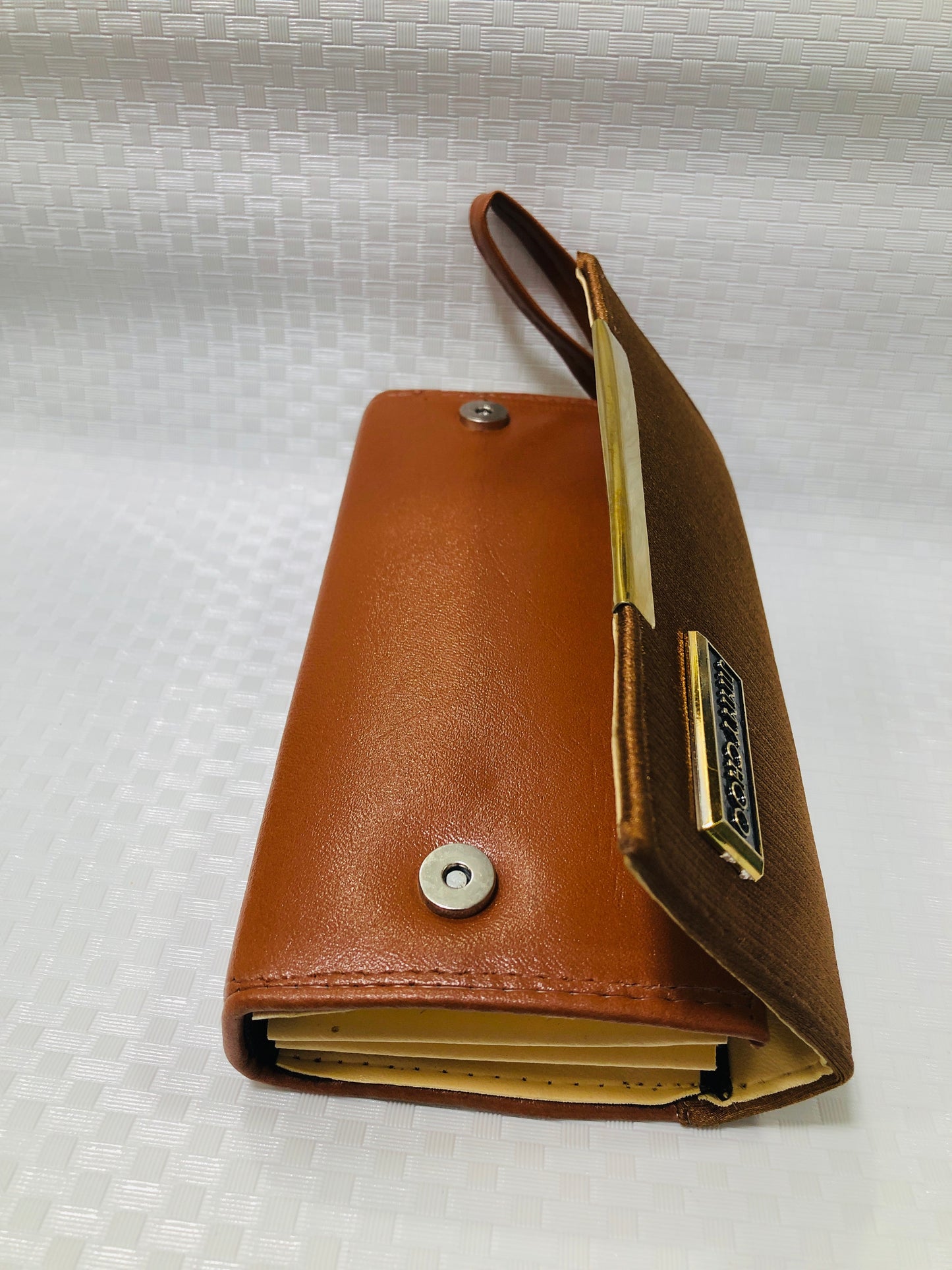 Universal Hand Bags >Camal