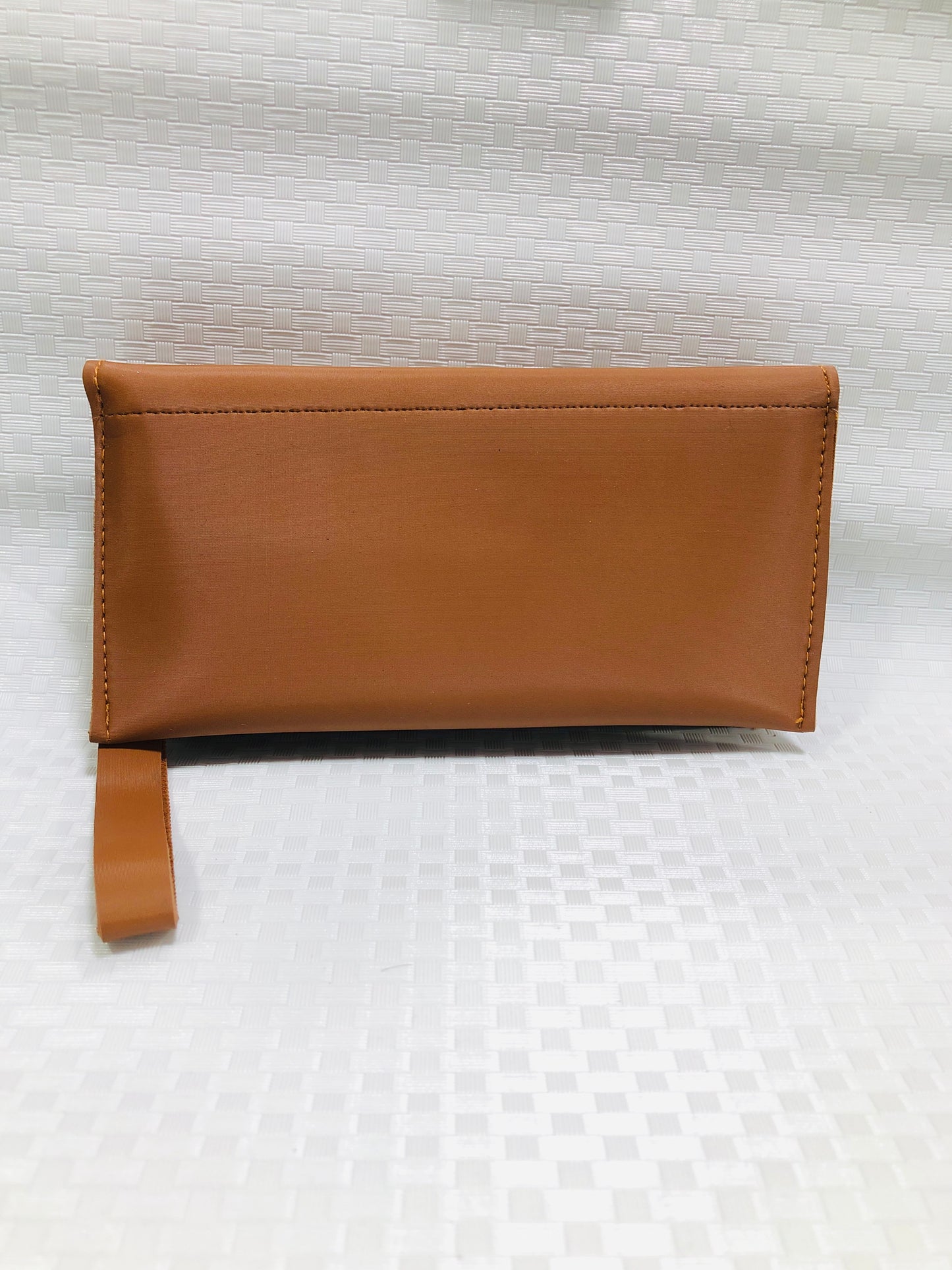 Women Hand Clutch >camel