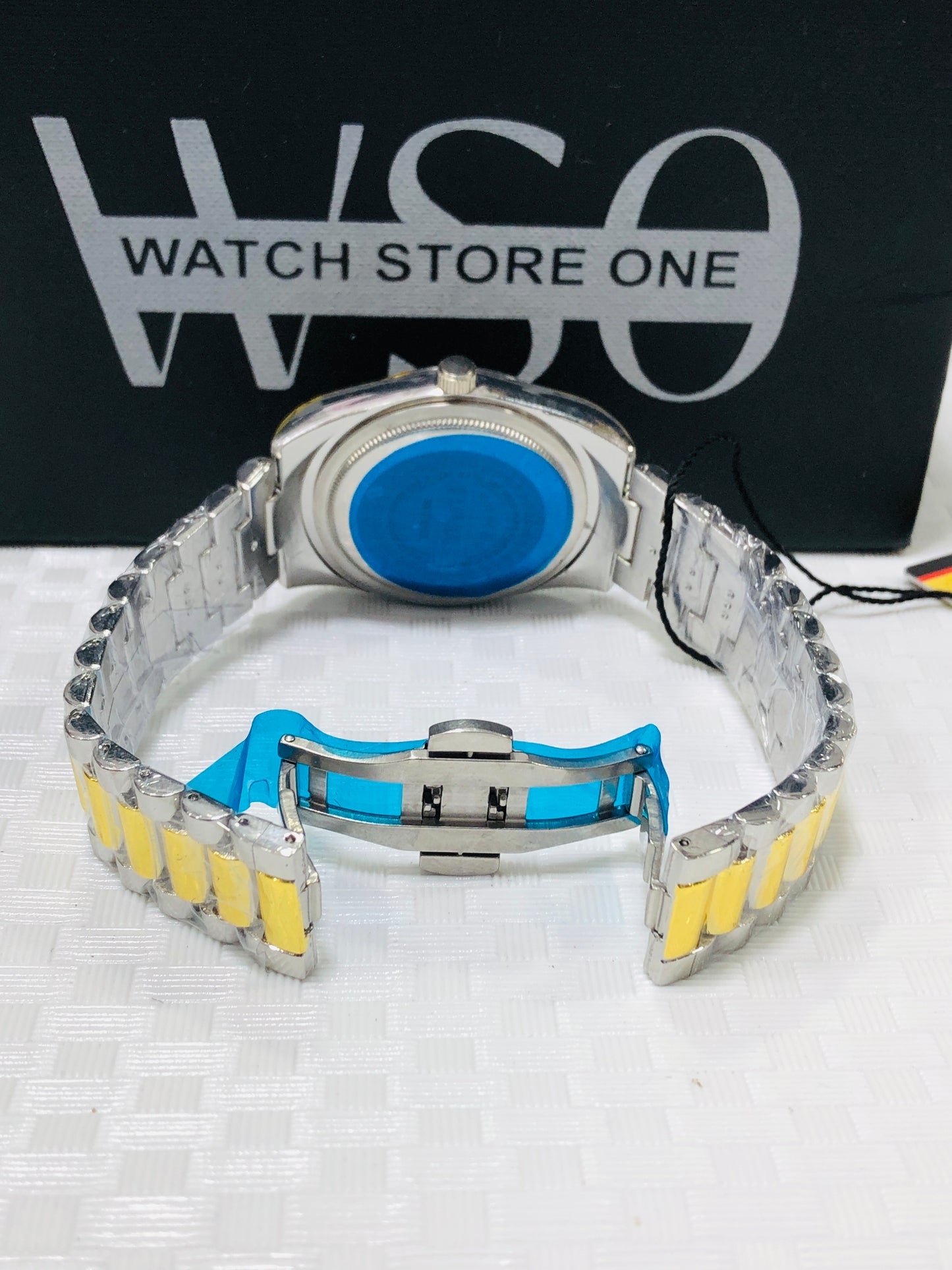 Luxury Tow Tone Iced-Out Men’s Wrist Watch – Fully Diamond-Styled Quartz Timepiece 💯% water proof