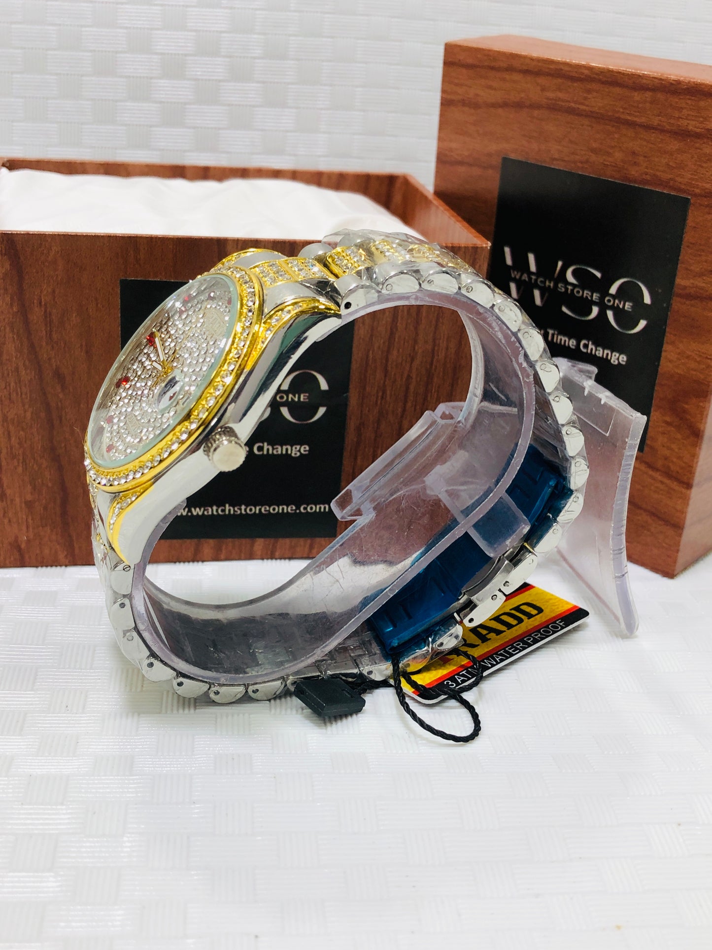 Luxury Tow Tone Iced-Out Men’s Wrist Watch – Fully Diamond-Styled Quartz Timepiece 💯% water proof